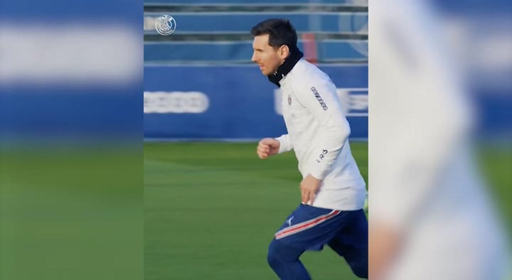 Messi está de volta aos treinamentos do PSG