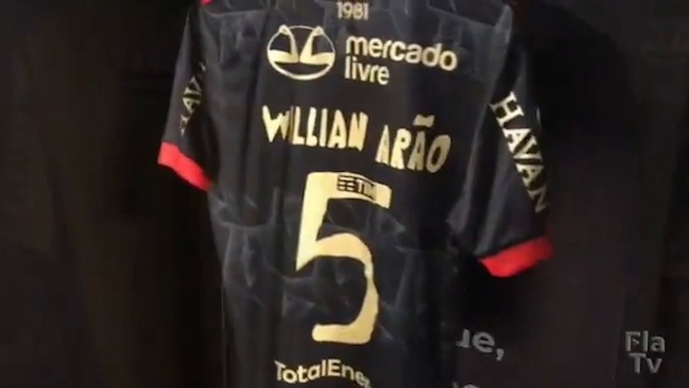 Flamengo joga com uniforme 3.