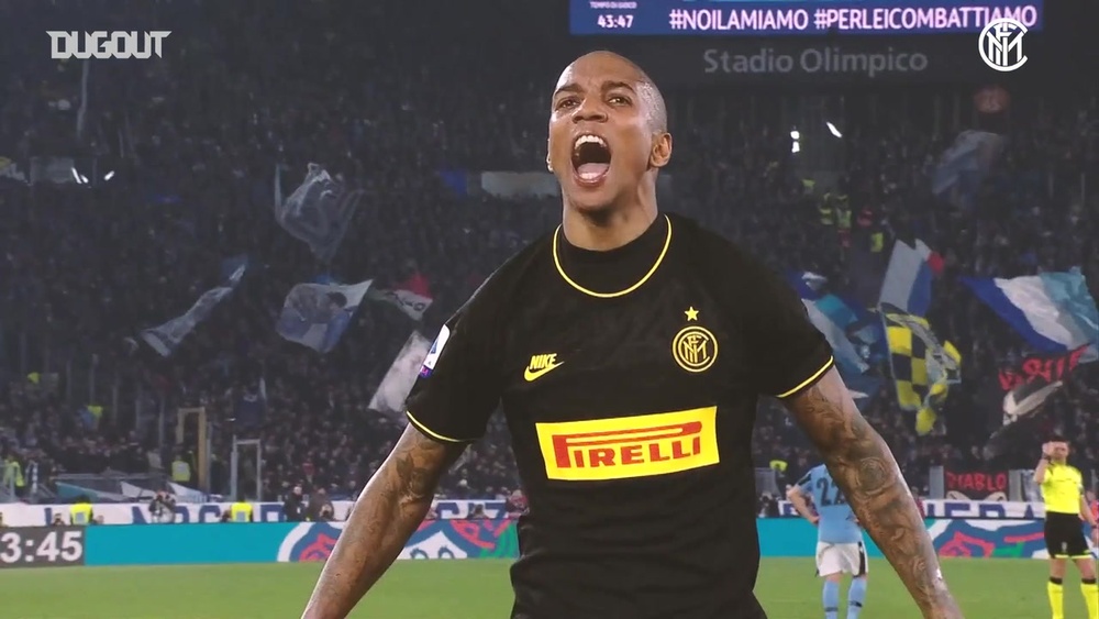 Il primo gol di Ashley Young con l'Inter. Dugout
