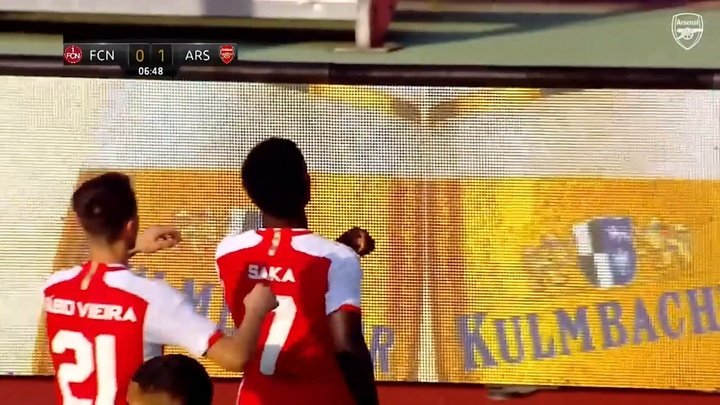 VÍDEO: Saka empezó la pretemporada con gol