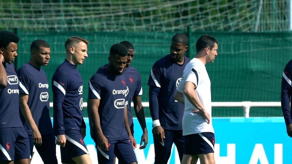 França treina para estreia contra Alemanha na Euro. DUGOUT