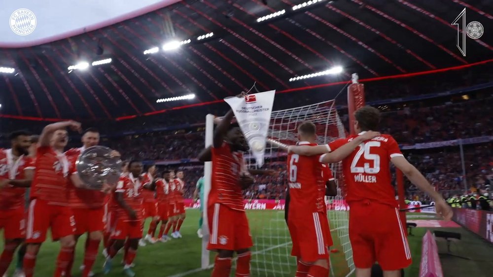 This is how Bayern celebrated their Bundesliga title with the fans. Screenshot/DUGOUT