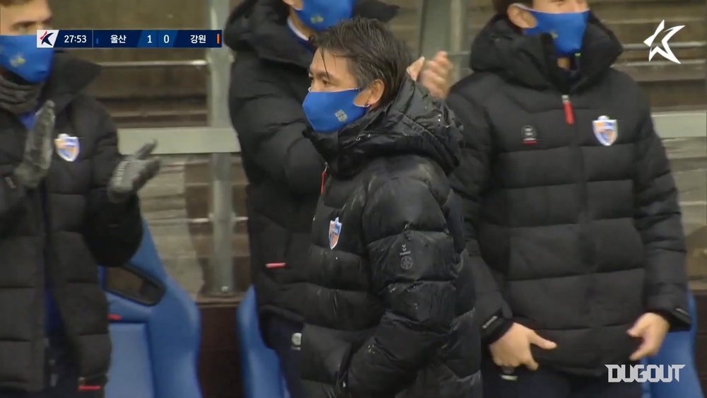 Ulsan thumped 10 man Gangwon 5-0. DUGOUT