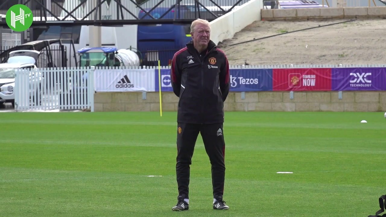 VIDÉO : L'entraînement de Manchester United à Perth. dugout