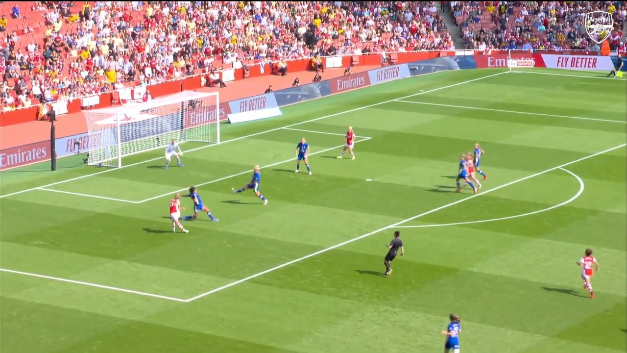 Arsenal controversially beat Chelsea in the WSL. DUGOUT