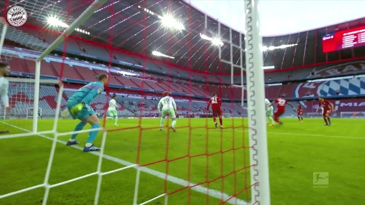 VÍDEO: As defesas espetaculares de Neuer contra o Werder Bremen