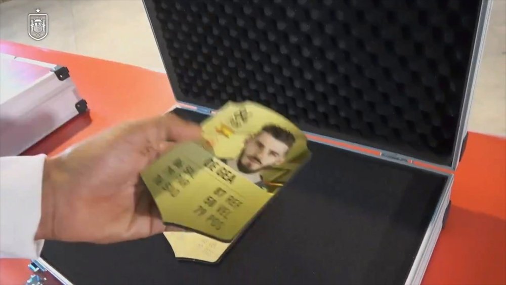 Luis Enrique usa le card di FIFA per annunciare i convocati della Spagna. Dugout