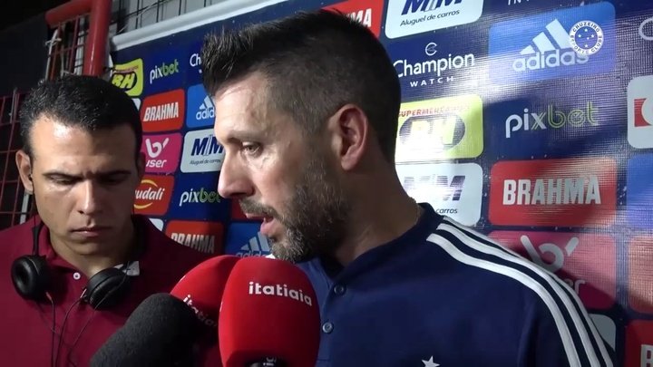 Pezzolano explica irritação após derrota: 'Gosto de ganhar todos os jogos'