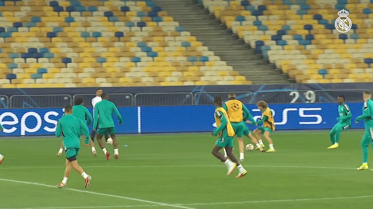 VIDEO: Real Madrid train in Kiev