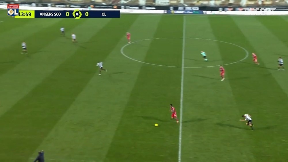 La bonne performance de Thiago Mendes contre Angers. dugout