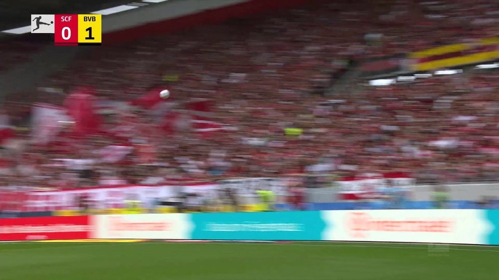 Hummels segna due gol nella vittoria del Dortmund contro il Freiburg. Dugout