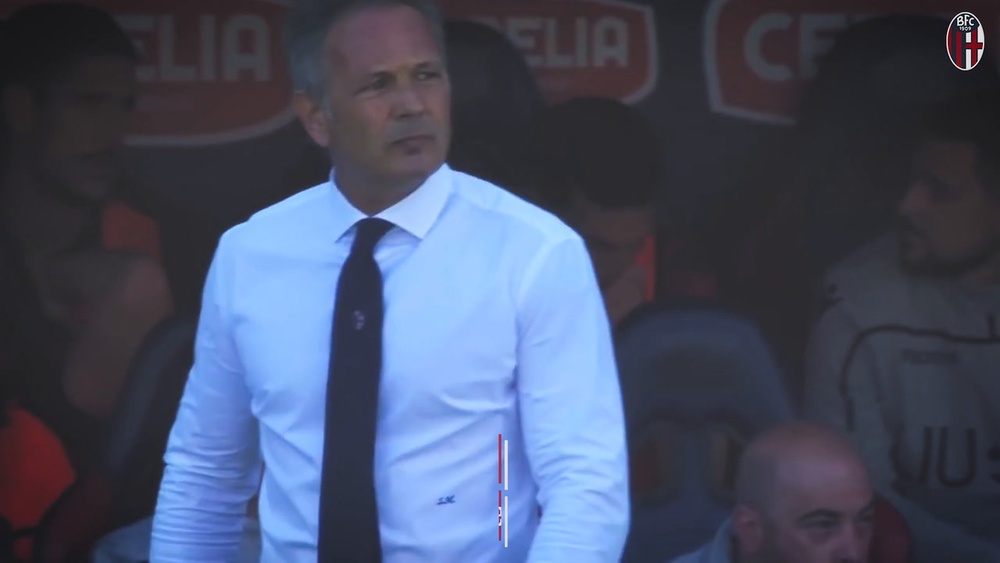 L'imbattibile Mihajlovic alla guida del Bologna. Dugout
