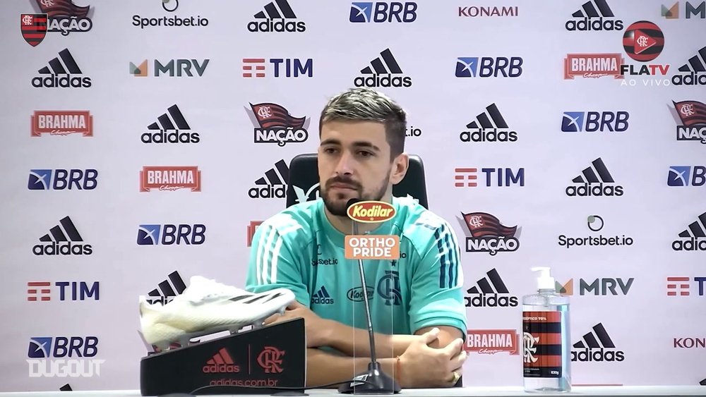 Arrascaeta enaltece Diego Alves e fala de sua importância para o Flamengo. DUGOUT
