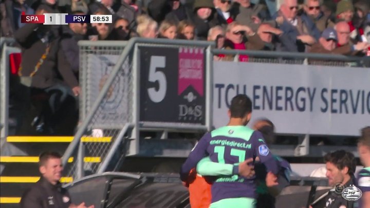 VÍDEO: Mauro Júnior faz golaço em virada do PSV no Campeonato Holandês