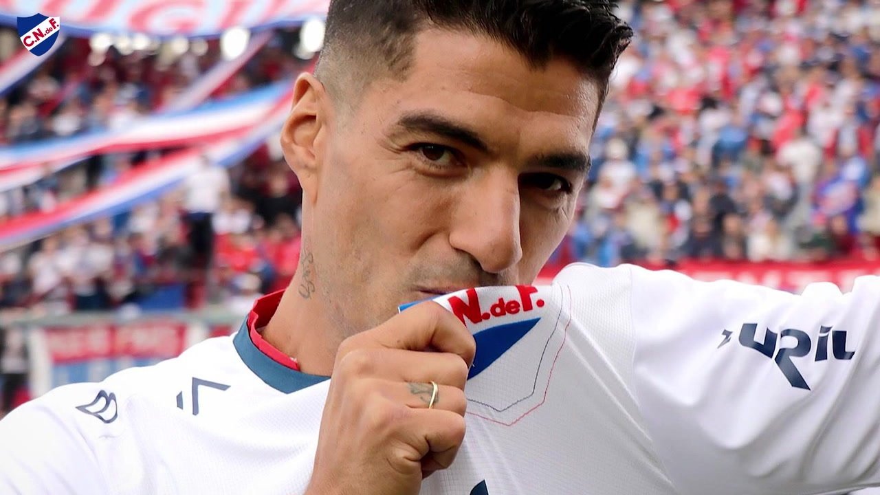 Luis Suárez celebrated by Club Nacional, the team he started out at