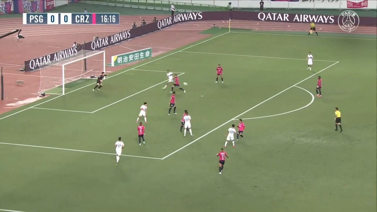 Les buts de Vitinha et Ekitike contre Osaka. Dugout