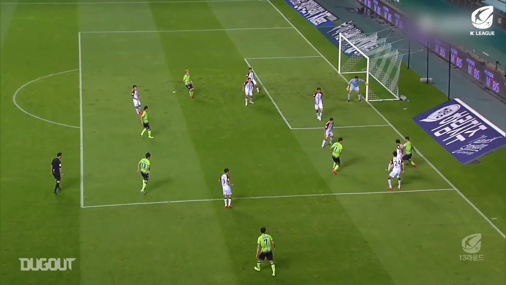 Lee Seung-Ki scored and assisted in Jeonbuk's 3-0 win v Seoul. DUGOUT