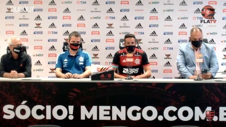 Mauricio Isla deve estrear pelo Flamengo contra o Santos