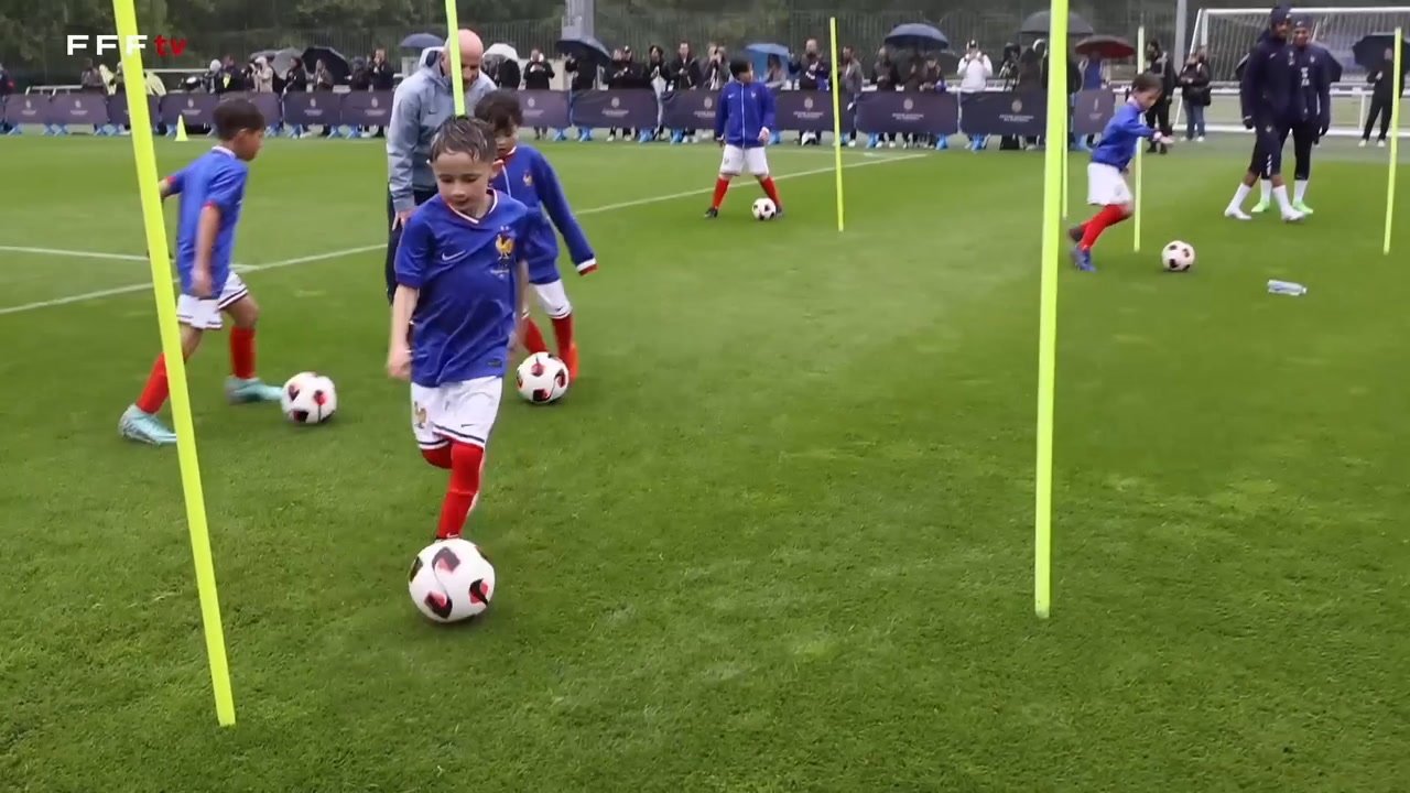 VIDEO: Griezmann, Mbappe & France squad have fun playing football with kids