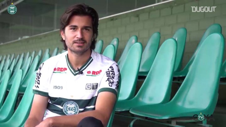 VÍDEO: Mattheus Oliveira comemora acerto com o Coritiba
