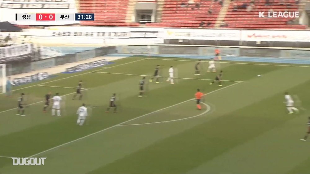 Lee Dong-jun's goal was not enough to keep Busan in the K-League. DUGOUT