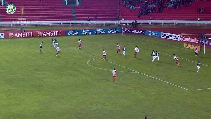 VÍDEO: Com hat-trick e recorde de Veiga, Palmeiras goleia na Libertadores