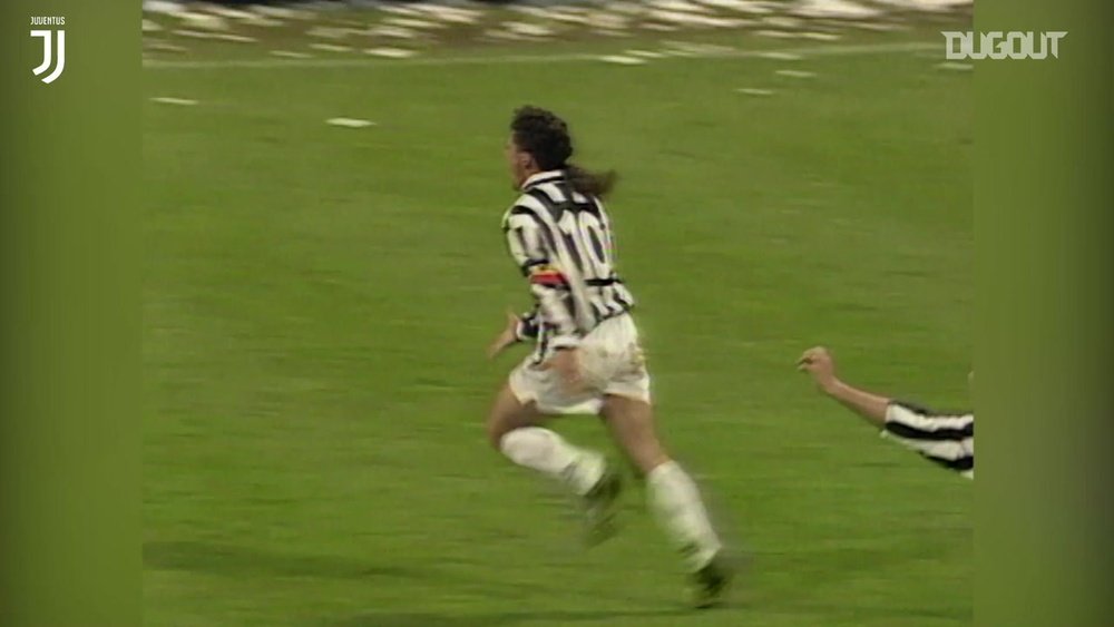 La punizione di Baggio contro il Dortmund. Dugout