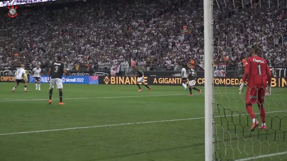 Corinthians goleia a Ponte Preta.
