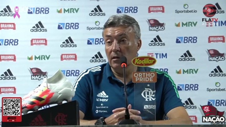 VÍDEO: Domènec fala sobre briga pela titularidade no gol do Flamengo