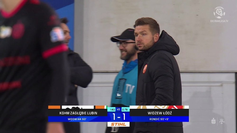 Ce gardien de but polonais a reçu un carton rouge après la fin du match. Dugout