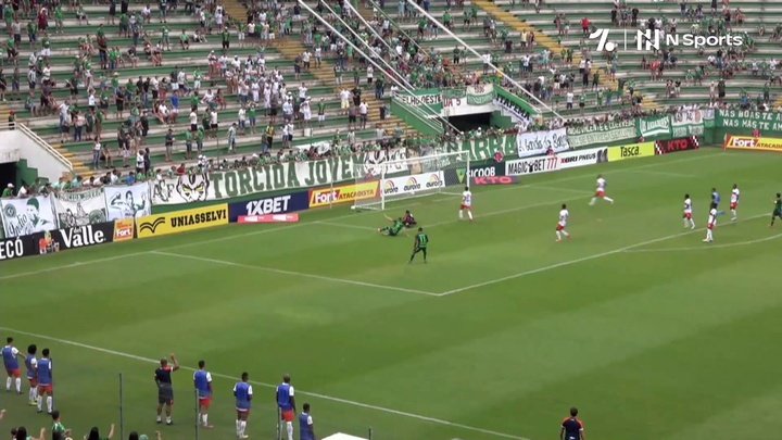 VÍDEO: Perotti faz belo gol pela Chape no Catarinense