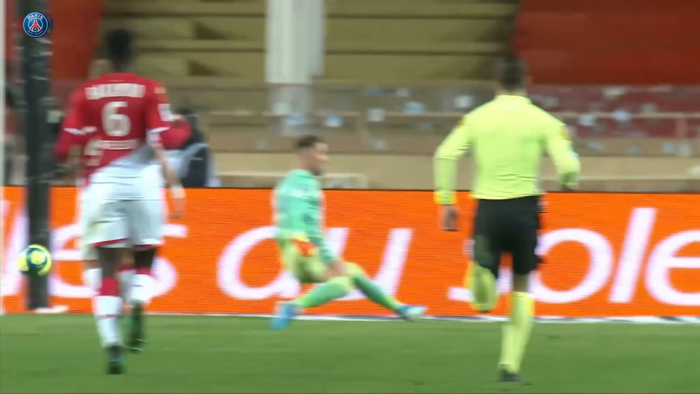 VIDÉO : les passes décisives extérieur du pied de Di Maria pour Mbappé. Dugout