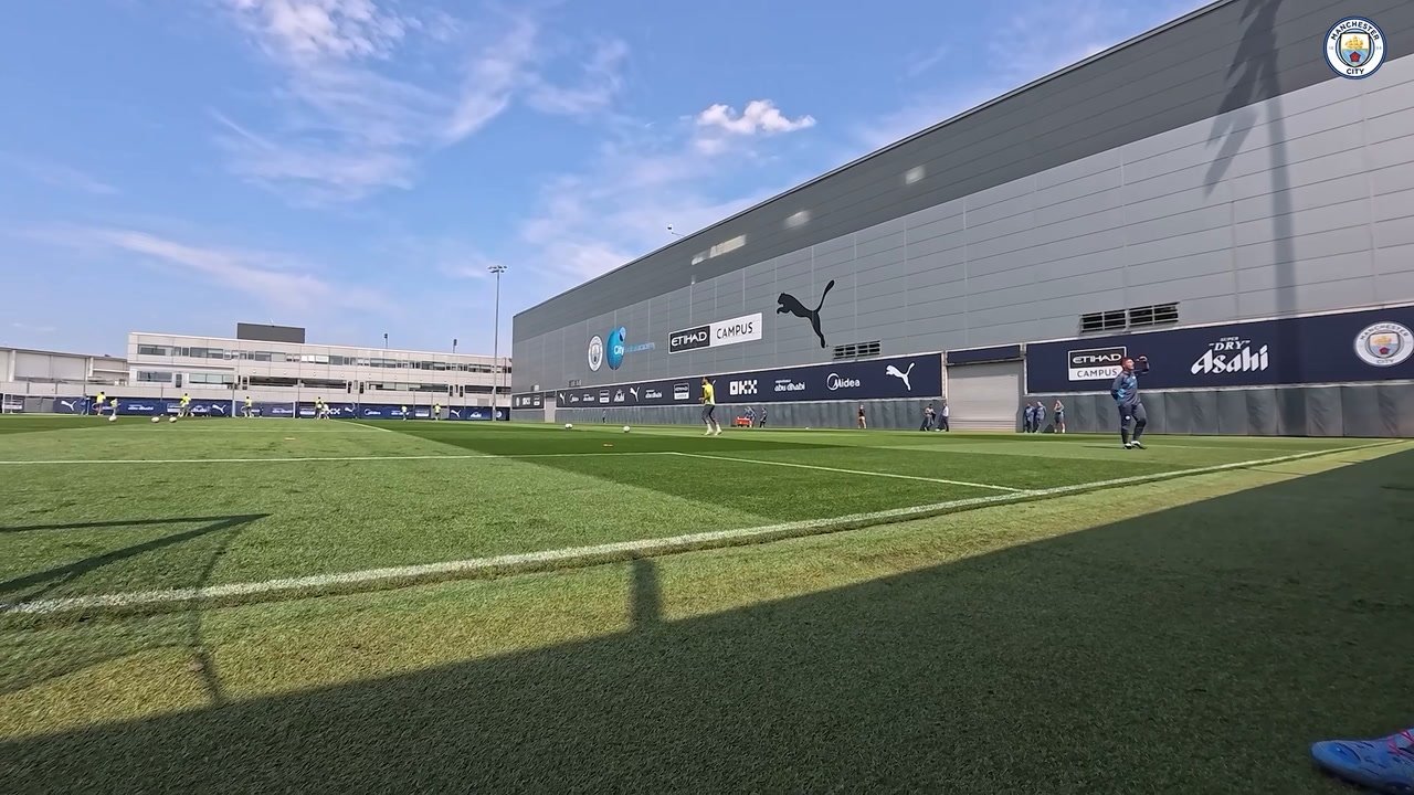 Cherki casse une caméra pendant l’entraînement de Man City