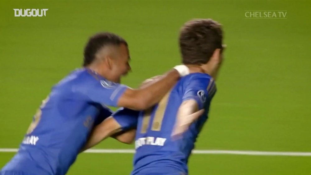 Le premier but d'Oscar avec Chelsea contre la Juventus. dugout