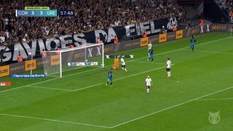 Guarda lo splendido goal di Luis Suarez contro il Gremio nella sfida finita 4-4 contro il Corinthians.