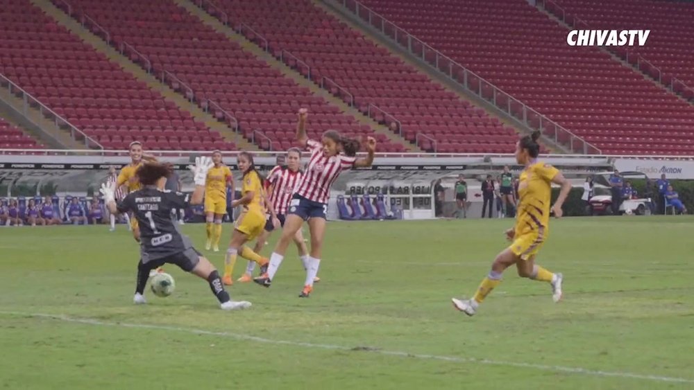 El gol de Chivas Femenil para alcanzar la final del Clausura. Dugout