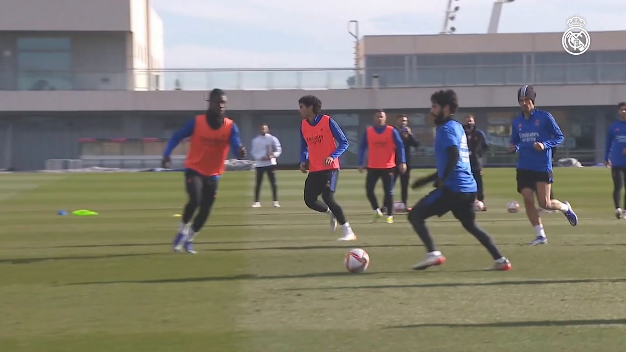 Casemiro and Real Madrid have been preparing for RM's game with Barca. DUGOUT