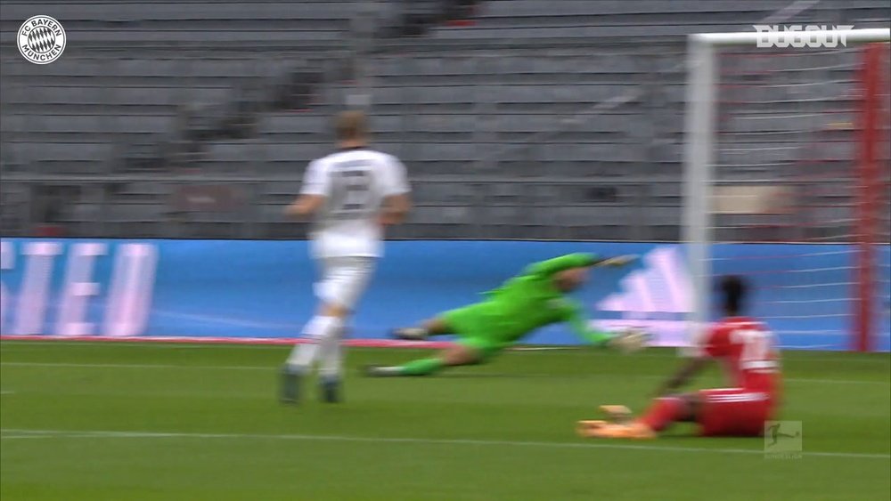 Lewandowski le endosó tres goles al Eintracht. DUGOUT