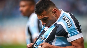 Diego Souza, Rafinha e Cortez não seguirão no Grêmio. AFP
