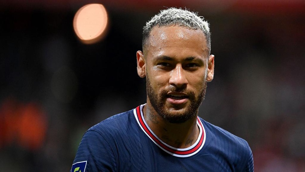 Com lesão confirmada, Neymar pode perder duelo decisivo contra o City na Champions. AFP