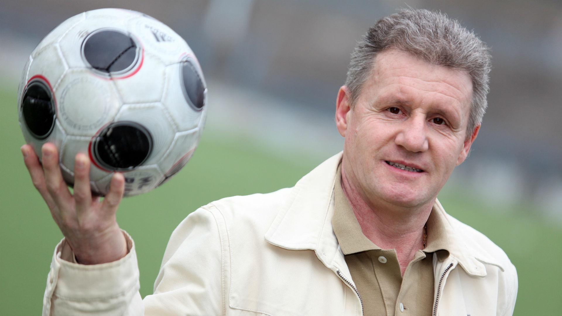 'Pure robbery!' - The incredible story of the deaf footballer sent off vs Real Madrid for protesting