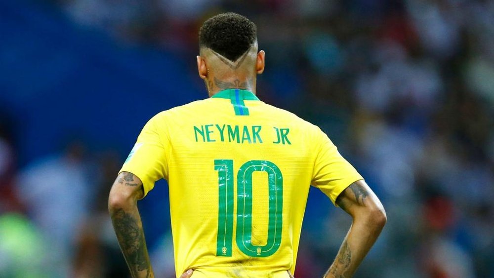Neymar entre un peu plus dans l'histoire de son pays. Goal