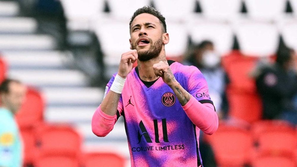 Neymar renova com PSG mesmo após decepções na Liga dos Campeões. AFP