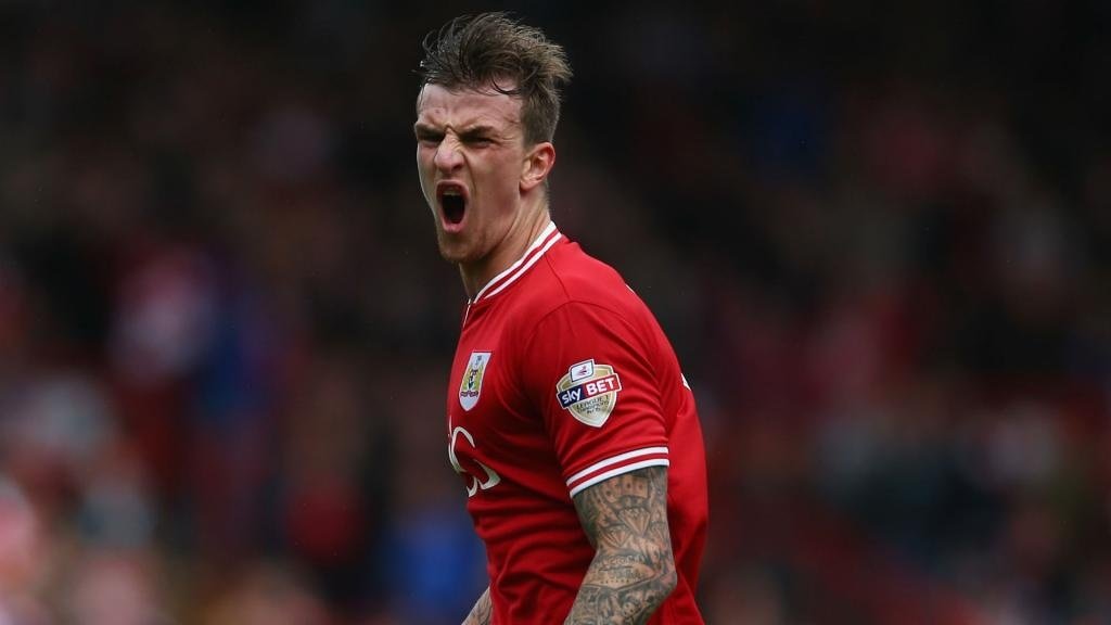 Bristol City hand Aden Flint new contract