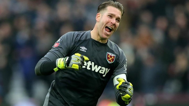 Liverpool sign Adrian as Mignolet joins Brugge