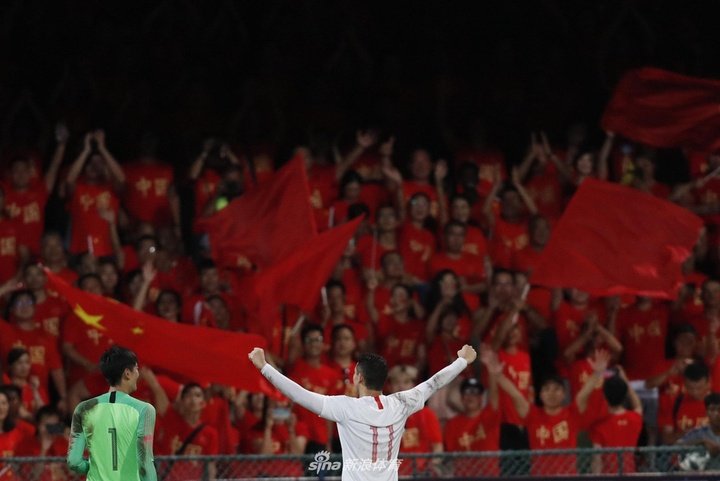 Elkeson estreia na seleção chinesa com dois gols diante das Maldivas