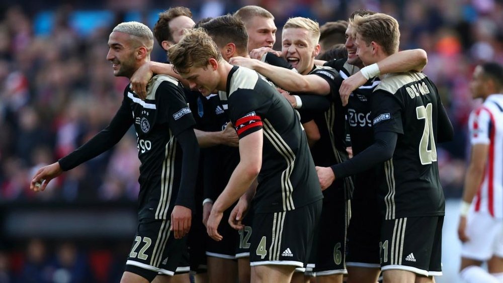 Ajax clinched the Dutch Cup with a 4-0 win over Willem II. GOAL