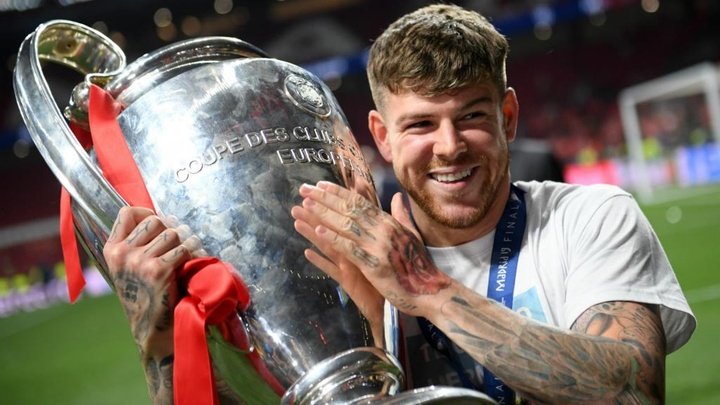 Moreno joins Villarreal on five-year deal after Liverpool departure