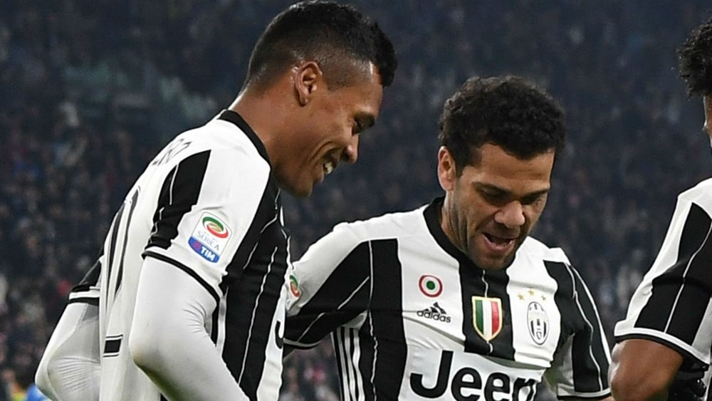 Os dois laterais brasileiros estão entre os mais efetivos do certame europeu. Goal