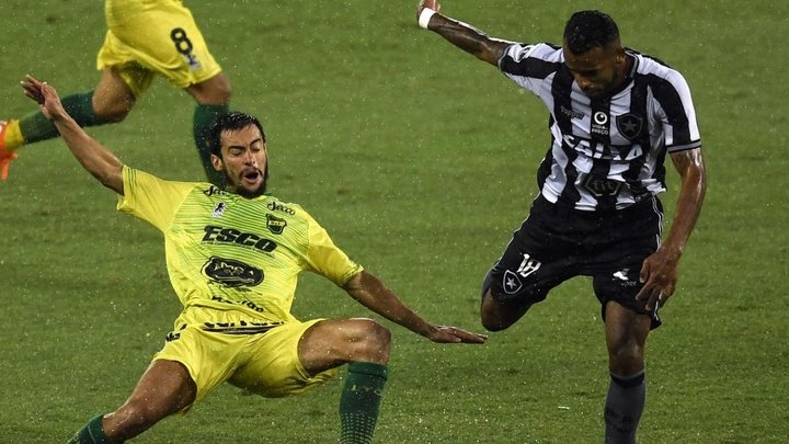 Sul-Americana: Botafogo marca no fim e sai em vantagem contra o Defensa y Justicia